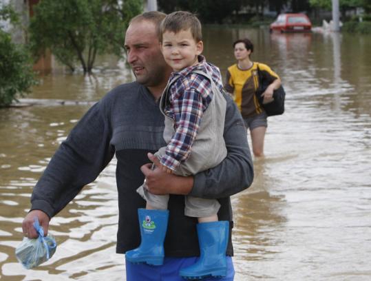 Bosnians in the town  of Derventa evacuated Wednesday after heavy rains caused the river  Ukrina to overflow.