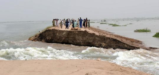 Pakistanis gathered on higher ground as flood waters entered Alam Kot village in Sindh Province yesterday. The United Nations says 800,000 people are cut off and has appealed for more helicopters to deliver supplies to those reachable only by air.