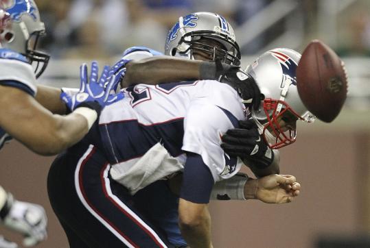 Cliff Avril was among the Lions defensive linemen who terrorized Patriots quarterback Tom Brady in the first half Saturday night.