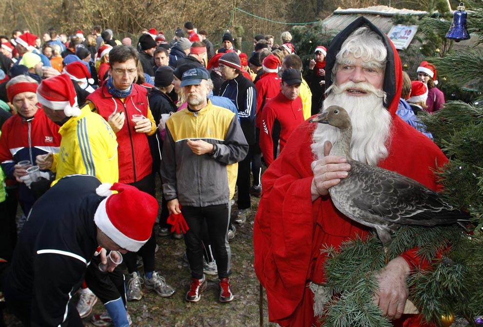  annual run during the Christmas holidays. (REUTERS/Fabrizio Bensch) #