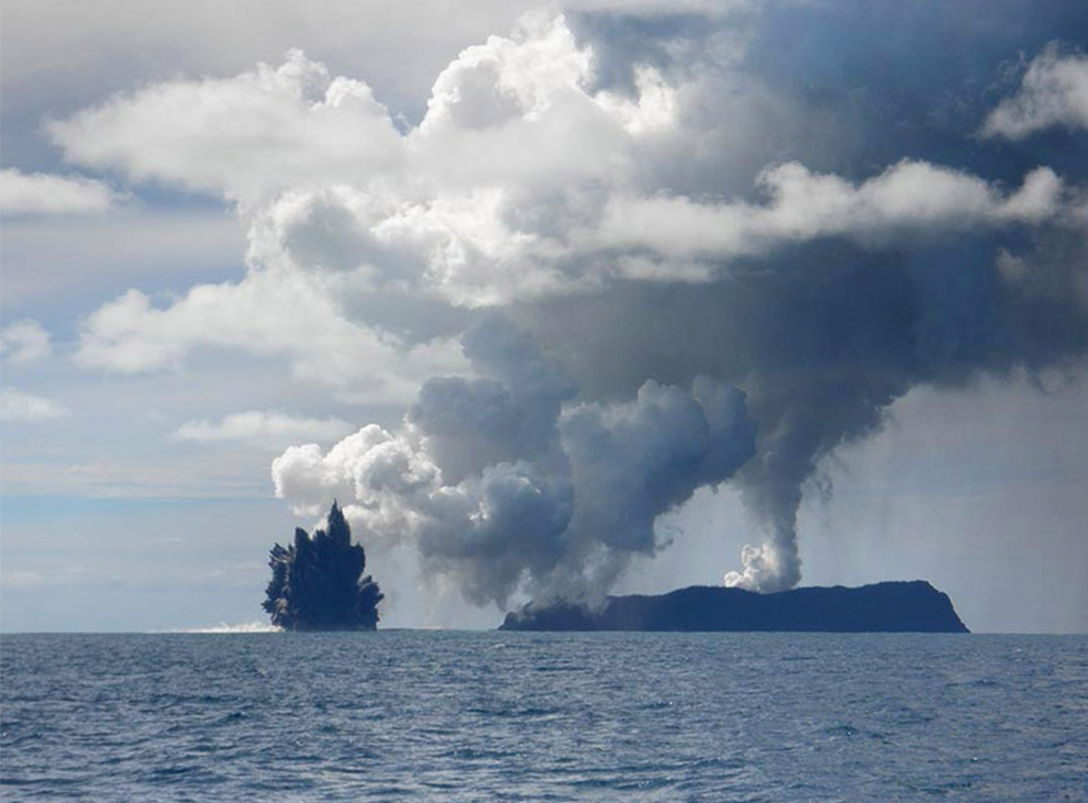 Фотография: Извержение подводного вулкана возле архипелага Тонга №5 - BigPicture.ru