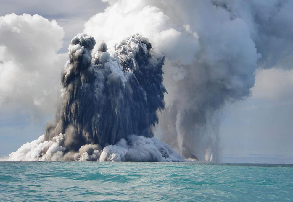 Фотография: Извержение подводного вулкана возле архипелага Тонга №9 - BigPicture.ru
