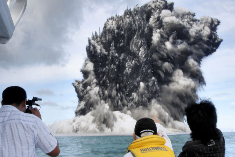 Фотография: Извержение подводного вулкана возле архипелага Тонга №10 - BigPicture.ru