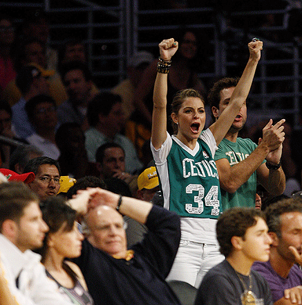 Maria Menounos kept the faith in the second half, even as the Celtics were getting blown out.